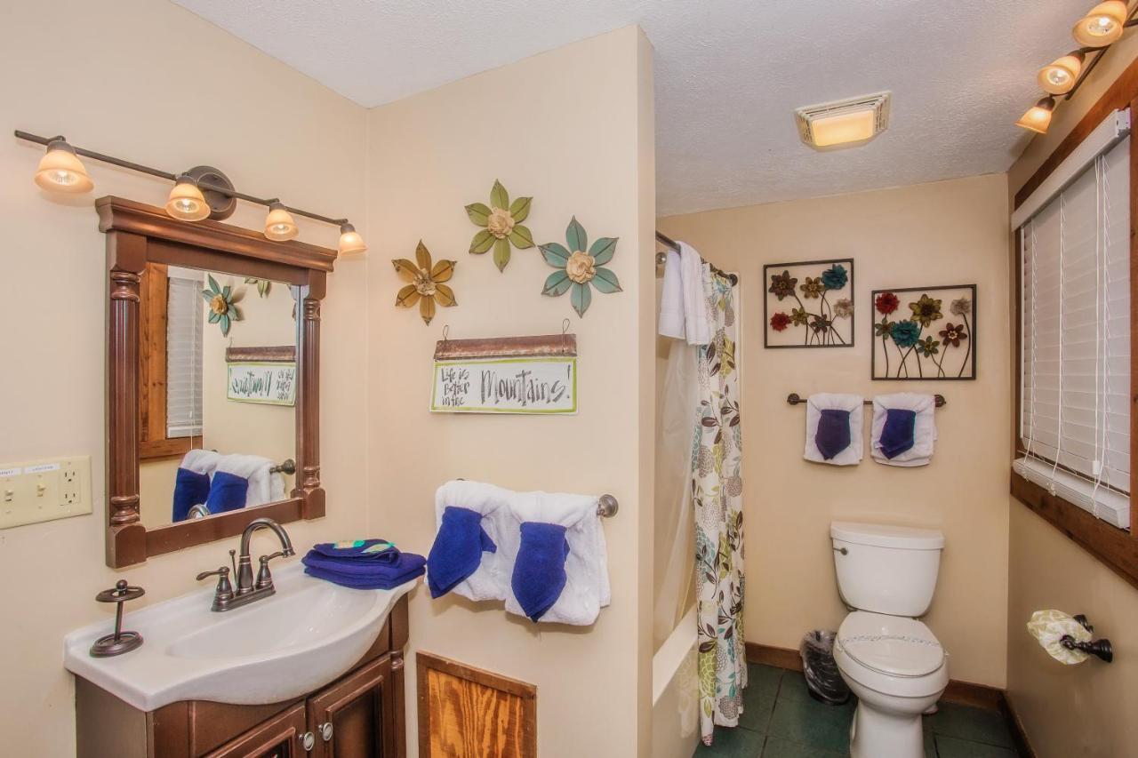 Smoky Bear Lodge With Guest House, Hot Tub, 1089 Free Tickets Each Paid Day, Dollywood And More Sevierville Exterior photo